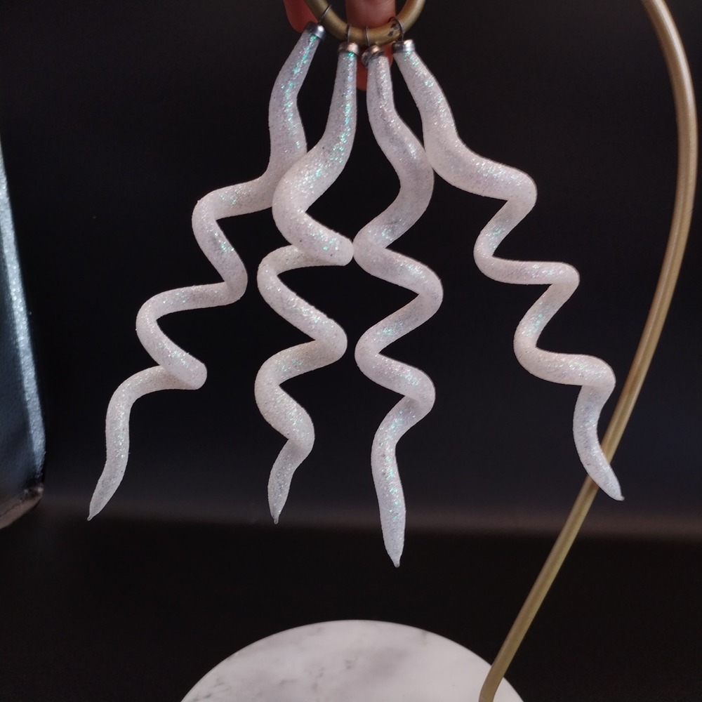 Set of 4 Handblown Glass Spiral Icicle Ornaments Michoacan Mexico White Iridesce